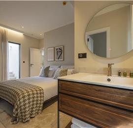 Selection of 5 bedroom seafront villas with pool on Ciovo near Trogir, sleeps 10